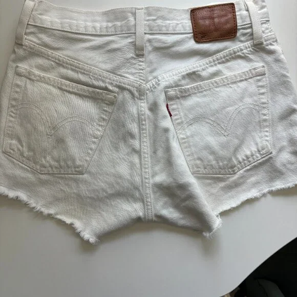 Levi’s White 501 Buttonfly Jean Shorts Size 26 - Picture 11 of 15